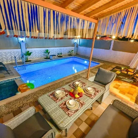 别墅 Ozbi 2-villa With Ootdoor Heated Pool For 4 People In 费特希耶