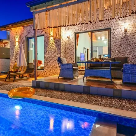 别墅 Ozbi 2-villa With Ootdoor Heated Pool For 4 People In 费特希耶