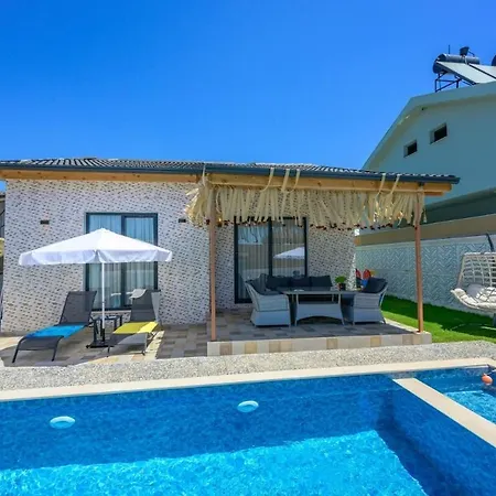 Ozbi 2-villa With Ootdoor Heated Pool For 4 People In 别墅 费特希耶