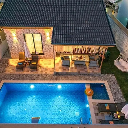 别墅 Ozbi 2-villa With Ootdoor Heated Pool For 4 People In *