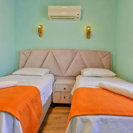 别墅 Ozbi 2-villa With Ootdoor Heated Pool For 4 People In 费特希耶