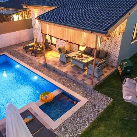 Ozbi 2-villa With Ootdoor Heated Pool For 4 People In * Fethiye