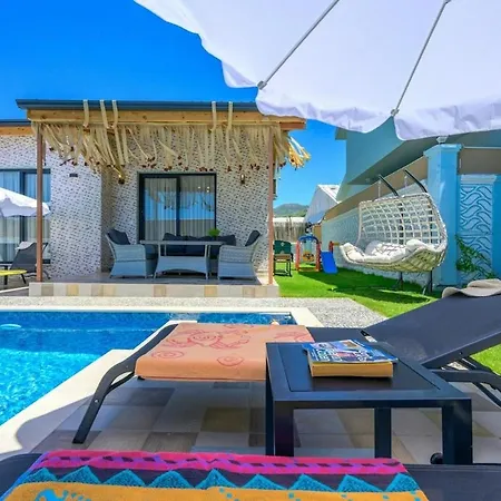 Ozbi 2-villa With Ootdoor Heated Pool For 4 People In