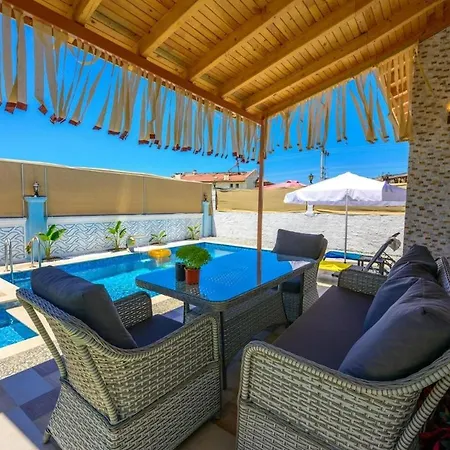 Ozbi 2-villa With Ootdoor Heated Pool For 4 People In