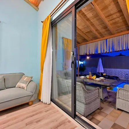Ozbi 2-villa With Ootdoor Heated Pool For 4 People In וילה *