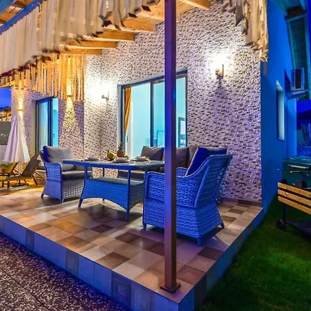 Ozbi 2-villa With Ootdoor Heated Pool For 4 People In פאטהיה