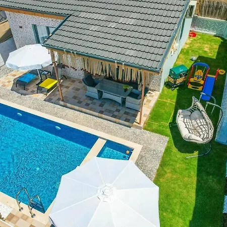 וילה Ozbi 2-villa With Ootdoor Heated Pool For 4 People In פאטהיה