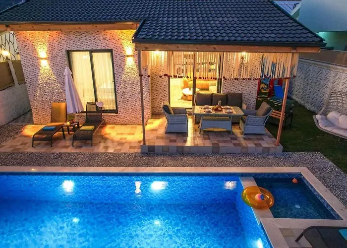 Ozbi 2-villa With Ootdoor Heated Pool For 4 People In Villa Fethiye