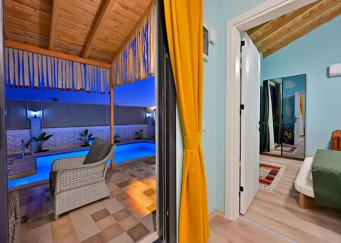 Ozbi 2-villa With Ootdoor Heated Pool For 4 People In