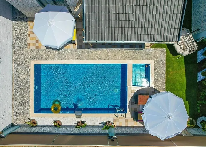 Ozbi 2-villa With Ootdoor Heated Pool For 4 People In